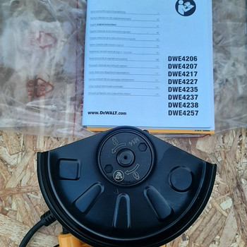 Угловая шлифовальная машина Dewalt 1500W с регулируемыми обо