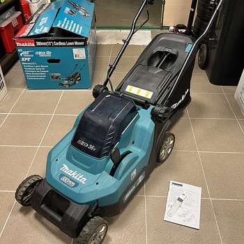 Juhtmevaba muruniiduk Makita DLM382