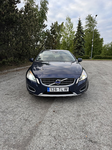 Volvo v60 (1 фото из 8)