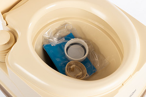 Portable Toilet Thetford Porta Potti Qube 165 LUXE (9 foto / 10)