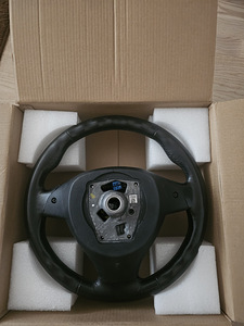 Продается руль BMW f01,f10,f11 с подушкой безопасности (2 фото из 2)