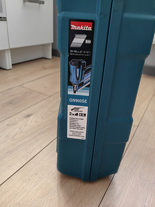 Makita GN900SE (1 foto / 2)