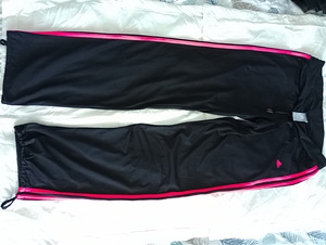 Спортивный костюм (2 фото из 4)