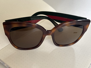Gucci päikeseprillid (6 foto / 6)