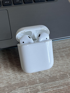 AirPods (1 foto / 2)