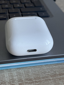 AirPods (2 foto / 2)
