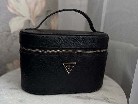 Guess косметичка