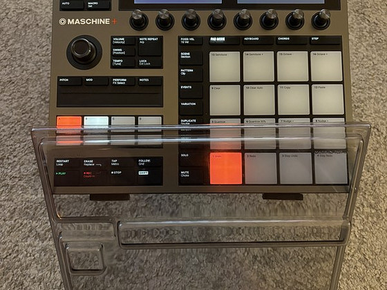 Native Instruments Maschine Plus