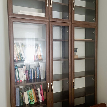 Книжный шкаф
