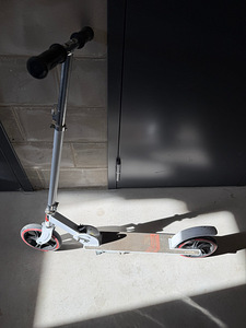 Stiga 200S kick scooter — kasutatud tõukeratas (2 foto / 5)