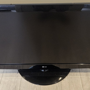 Телевизор LG 42"