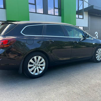 OPEL ASTRA SPORTS TOURER 2011
