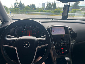 OPEL ASTRA SPORTS TOURER 2011 (6 foto / 6)