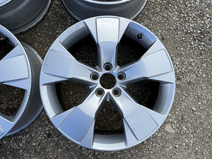 Оригинальные литые диски Volvo 18 дюймов (2 фото из 5)