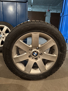 Оригинальные диски BMW с зимней резиной (4 фото из 9)