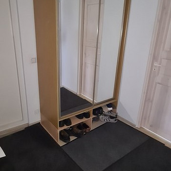 RIIDEKAPP LÜKANDUSTEGA ,PEEGLITEGA .59*122*220