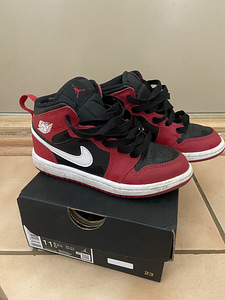 Nike jordan кроссовки (2 фото из 4)
