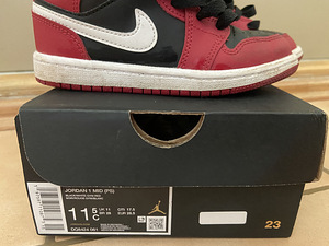 Nike jordan кроссовки (3 фото из 4)