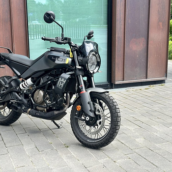 Mootorratas Husqvarna Svartpilen 401 (2025) – Nagu uus