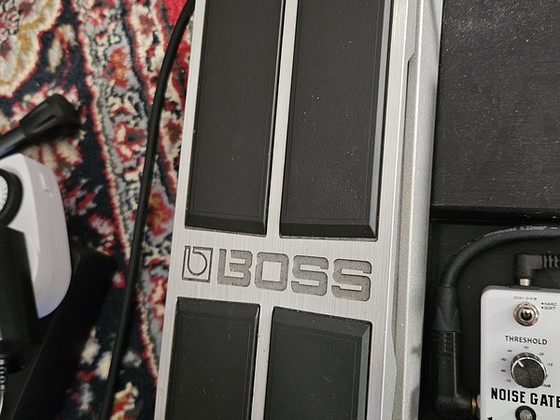 Педаль громкости Boss