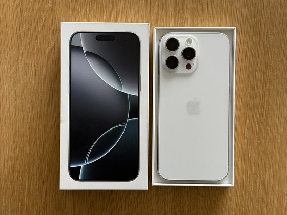 Apple iPhone 16 Pro Max White Ti 256GB v heas korras