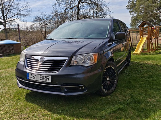Lancia Voyager 2011