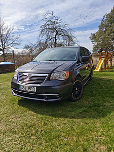 Lancia Voyager 2011 (1 foto / 9)