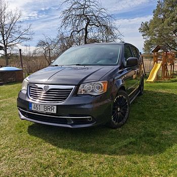 Lancia Voyager 2011