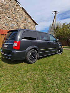 Lancia Voyager 2011 (3 foto / 9)