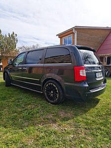 Lancia Voyager 2011 (4 foto / 9)