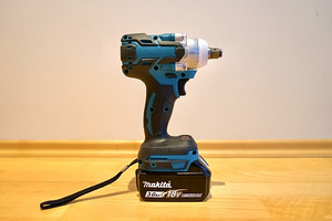 НОВЫЙ ударный гайковерт для аккумулятора Makita 18V + аккуму (1 фото из 10)