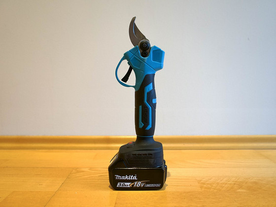 НОВЫЕ аккумуляторные секаторы (подходят для аккумуляторов Makita 18V)