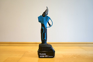 НОВЫЕ аккумуляторные секаторы (подходят для аккумуляторов Makita 18V) (2 фото из 9)