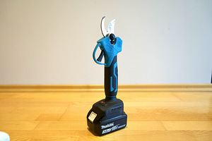 НОВЫЕ аккумуляторные секаторы (подходят для аккумуляторов Makita 18V) (4 фото из 9)