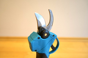 НОВЫЕ аккумуляторные секаторы (подходят для аккумуляторов Makita 18V) (6 фото из 9)