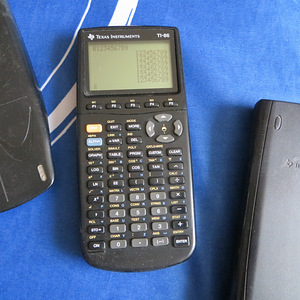Graafiline kalkulaator Texas Instruments Ti-84 / Ti-86 (2 foto / 6)