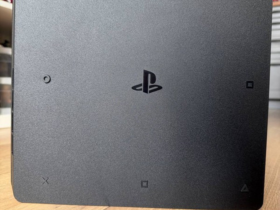 PlayStation 4 slim 500gb + limited edition DualShock + VR