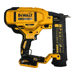 Аккумуляторный пистолет DeWalt DCN680 (4 фото из 5)