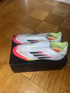 Бутсы Adidas F50 (3 фото из 3)