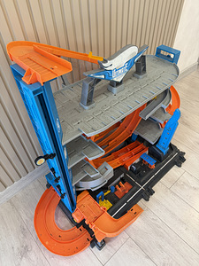Hotwheels Ultimate Garage (2 фото из 2)