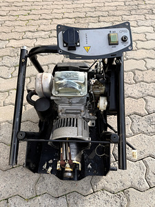 Бензиновый двигатель HONDA (2 фото из 3)