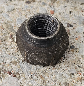 Toyota originaal veljemutrid 16 tk (2 foto / 2)