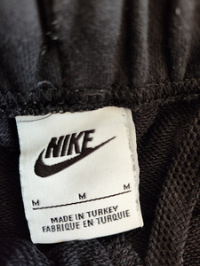 Шорты Nike M-L (2 фото из 2)