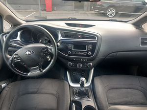 Kia ceed (5 foto / 7)