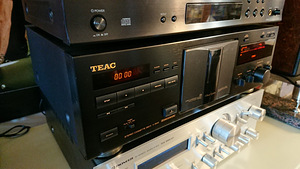 TEAC V-3010 стерео кассетная дека (1 фото из 2)