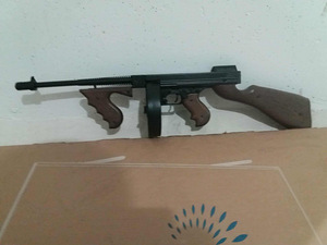 Игрушечные ружья/пистолеты (2 фото из 4)