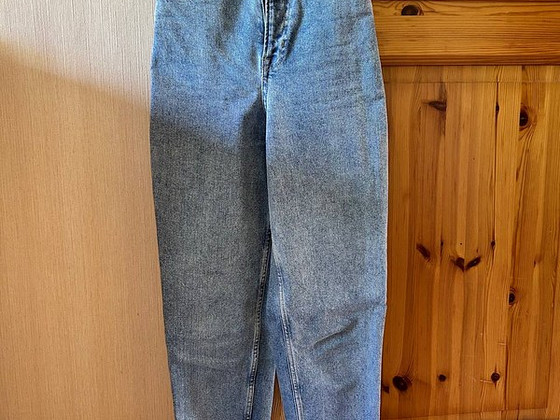 Женские синие джинсы H&M, размер 32, отличное состояние.