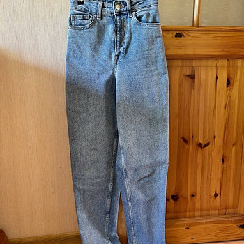 Женские синие джинсы H&M, размер 32, отличное состояние.