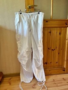 Naiste valged püksid H&M, suurus S, suurepärases seisukorras. (1 foto / 2)