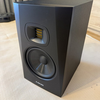 Adam Audio T7V